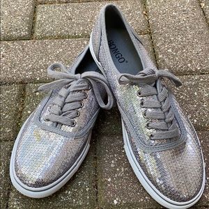 New BONGO size 9 sequined sneaker